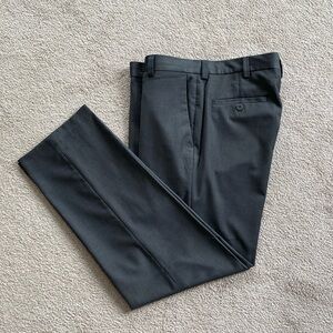 Kenneth Cole reaction dark grey Mens pans. Size 34” x 32” like new